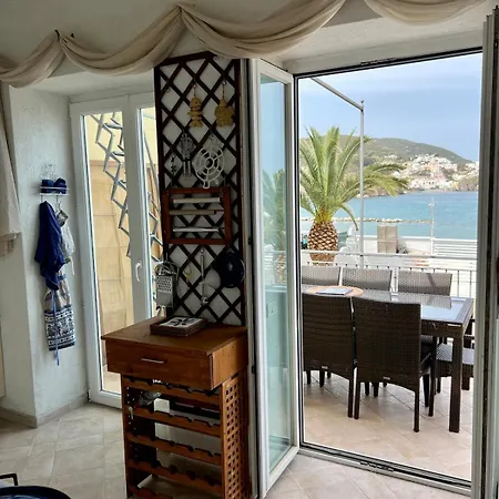 La Cornucopia Sul Mare Daire Ponza